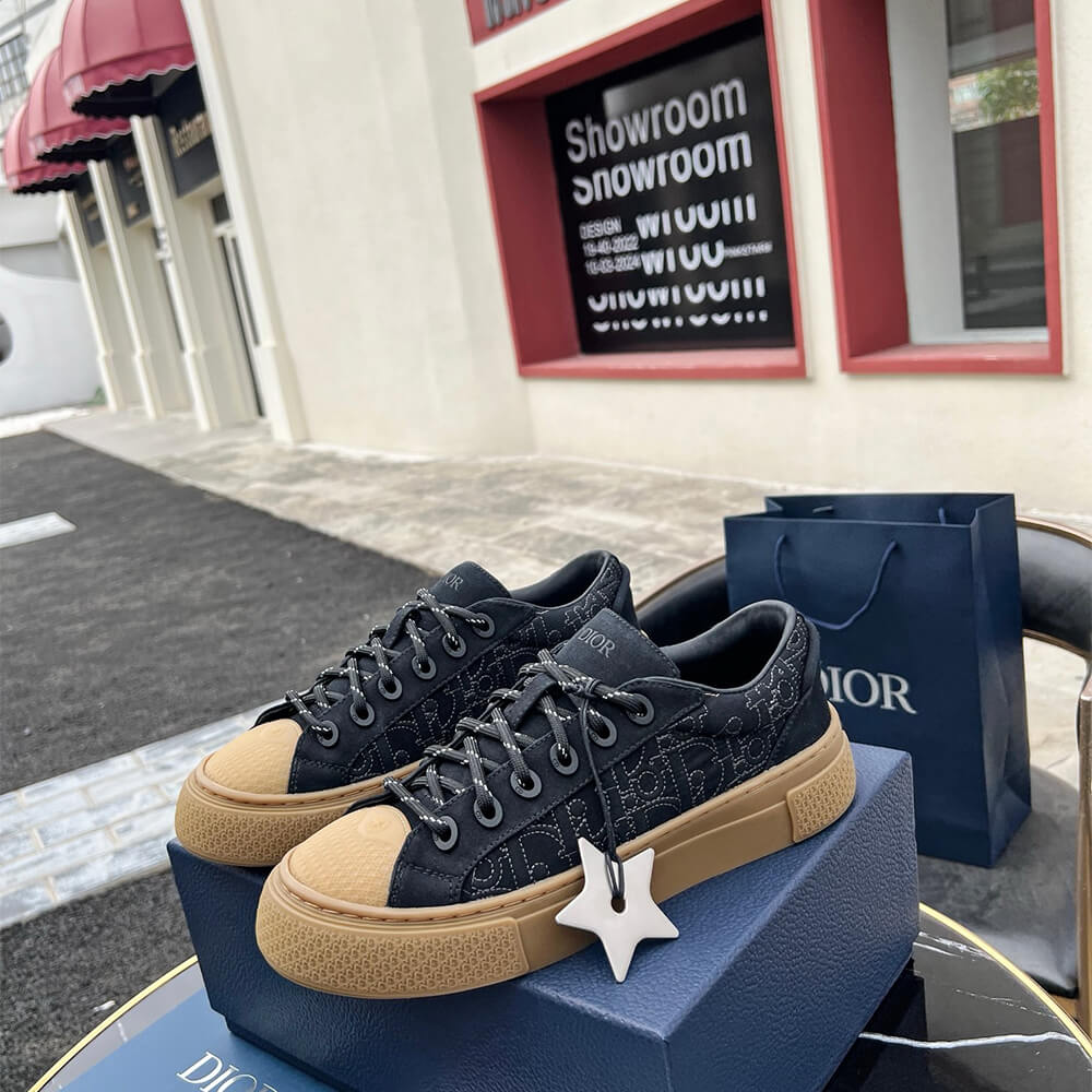 D10r B33 Sneaker