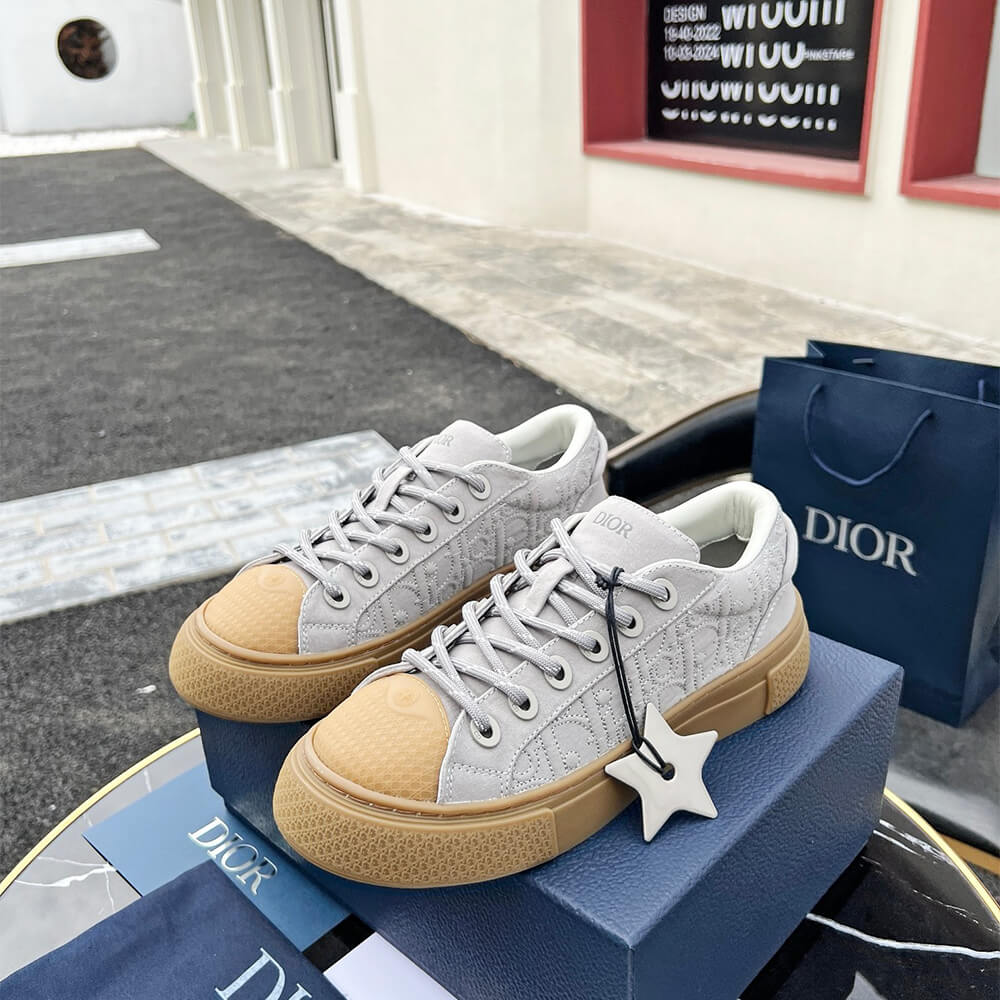 D10r B33 Sneaker