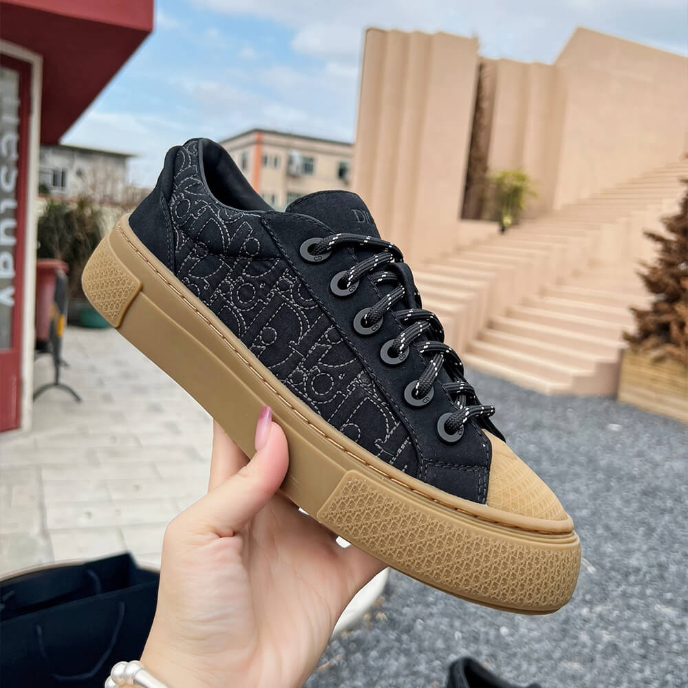 D10r B33 Sneaker