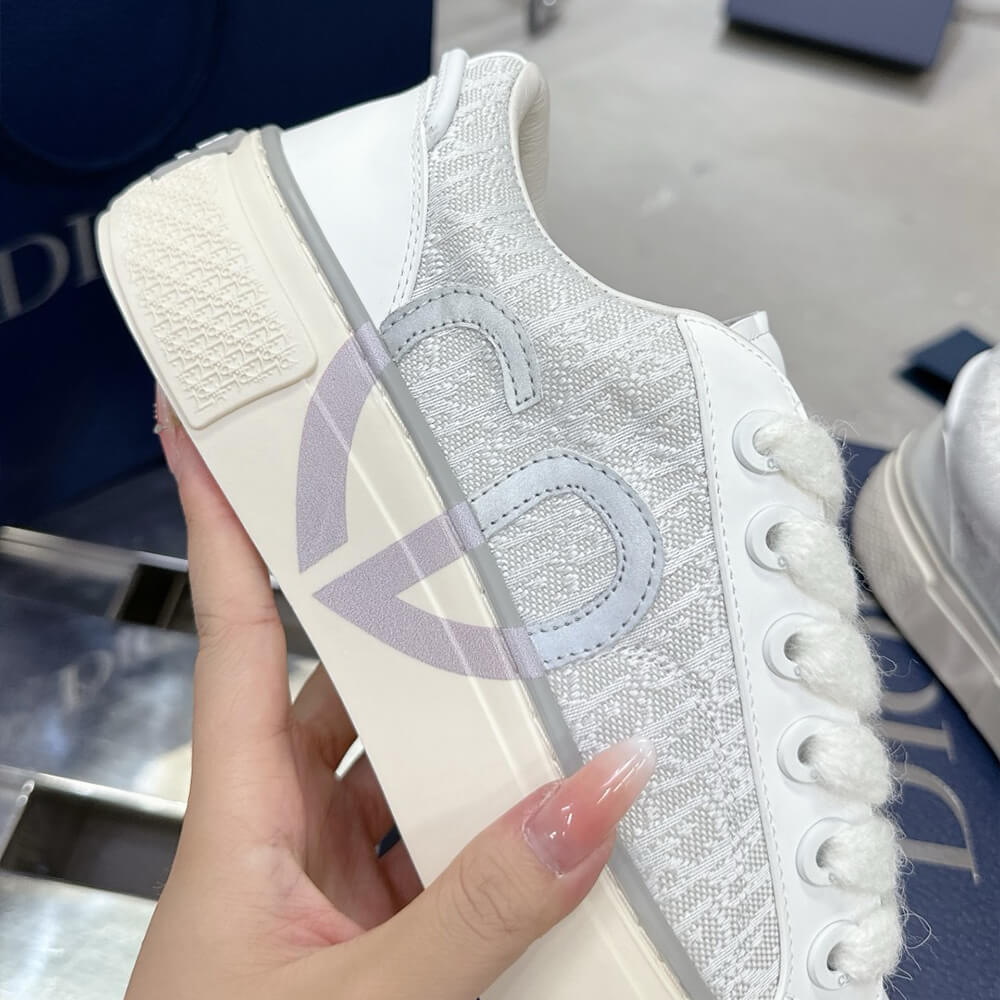 D10r B33 Sneaker