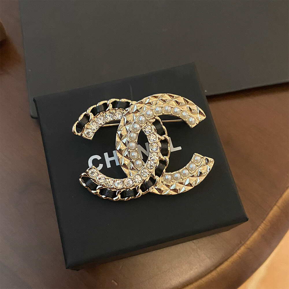 Ch**el BROOCH