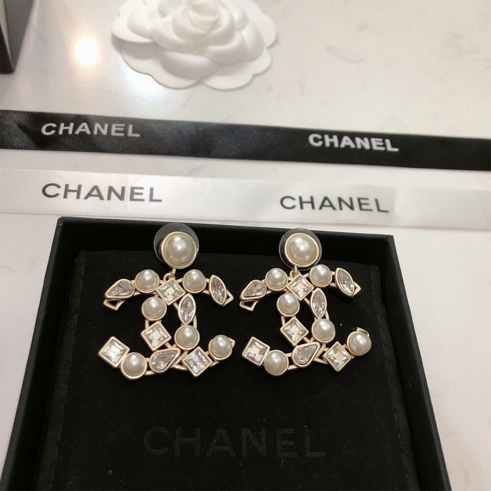 Ch**el PEARL EARRINGS