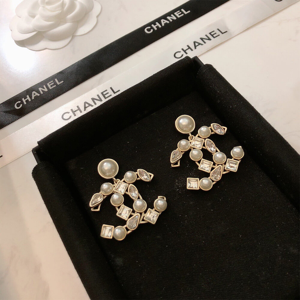 Ch**el PEARL EARRINGS
