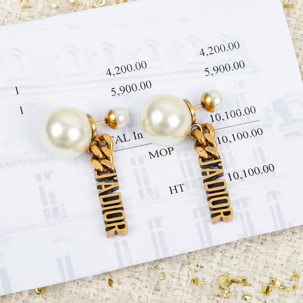 D10r PEARL EARRINGS