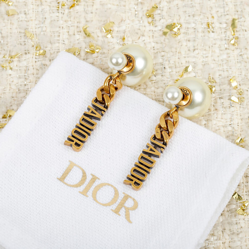 D10r PEARL EARRINGS
