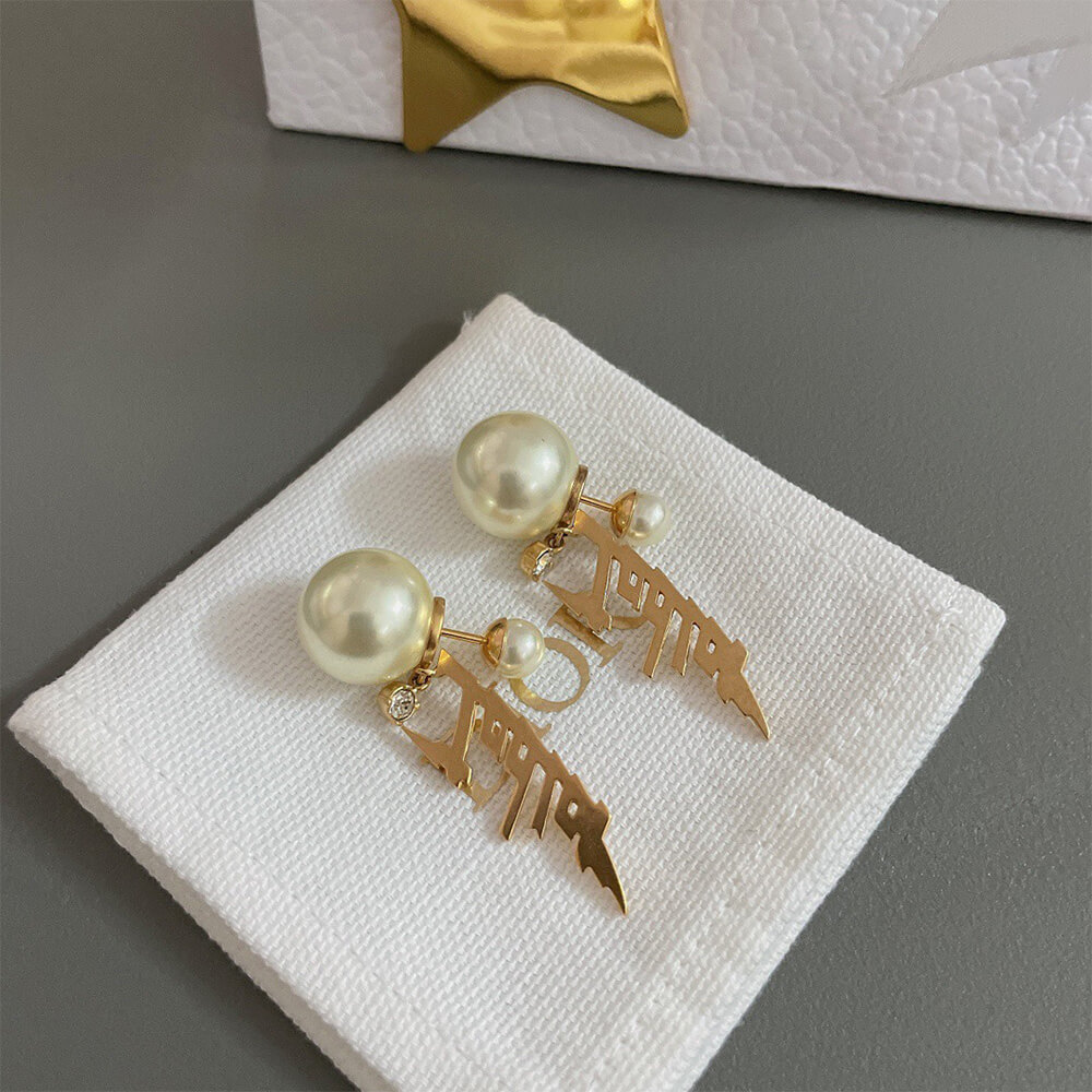 D10r PEARL EARRINGS