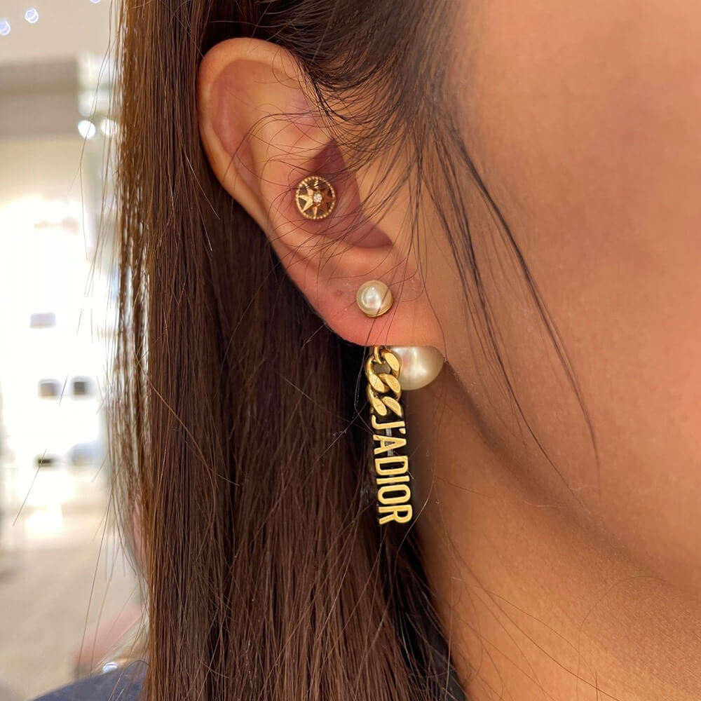 D10r PEARL EARRINGS
