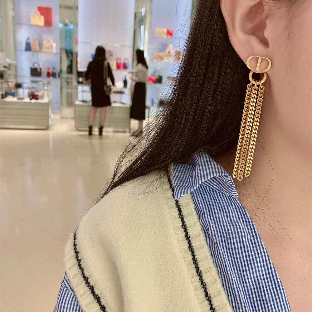 D10r EARRINGS