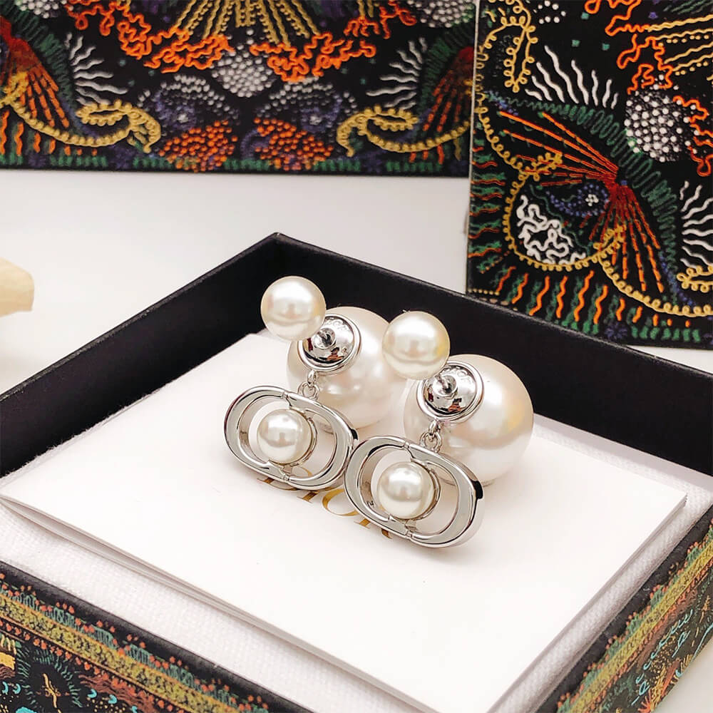 D10r PEARL EARRINGS