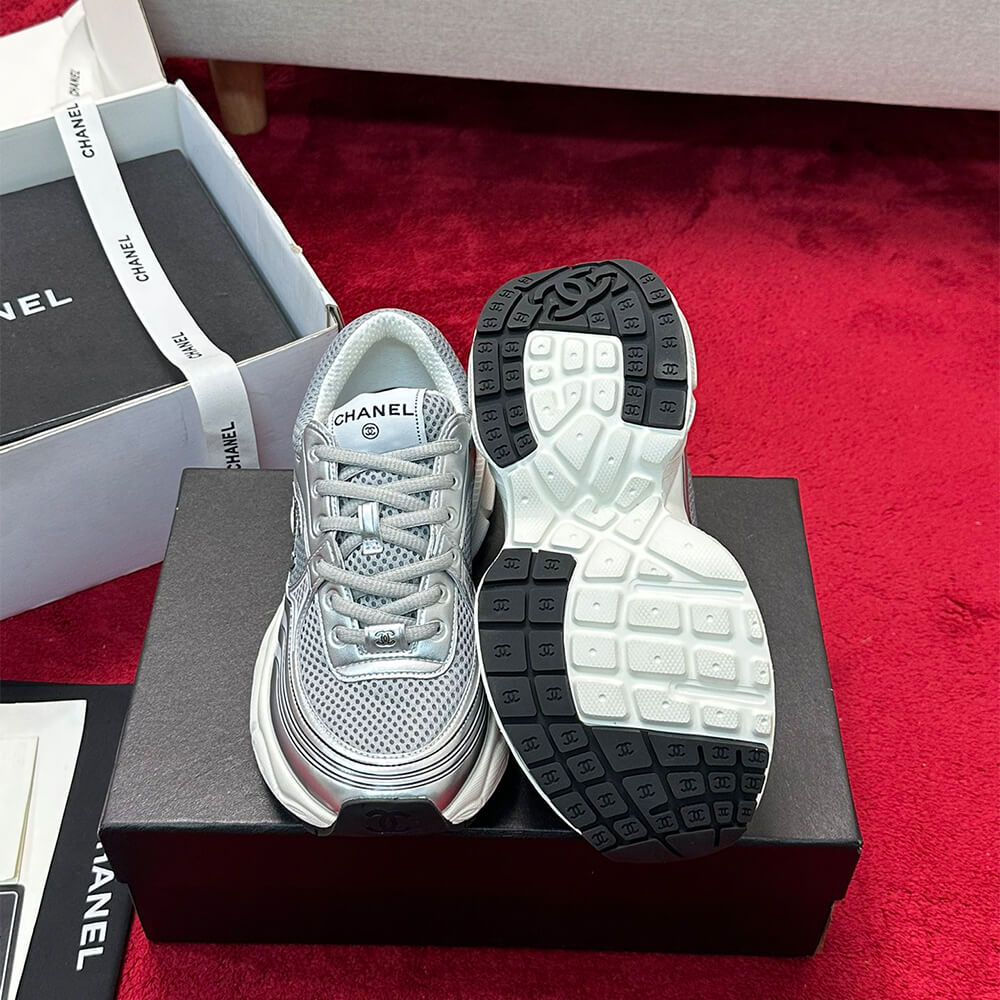 Ch**el Sneaker