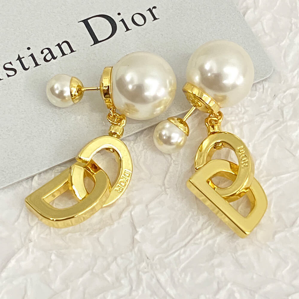 D10r PEARL EARRINGS