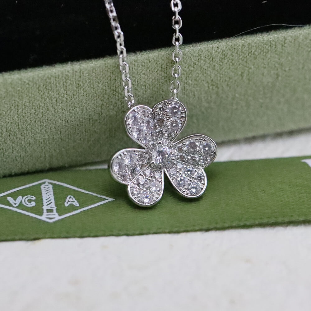 V*n Cl**f & Arpels Necklace