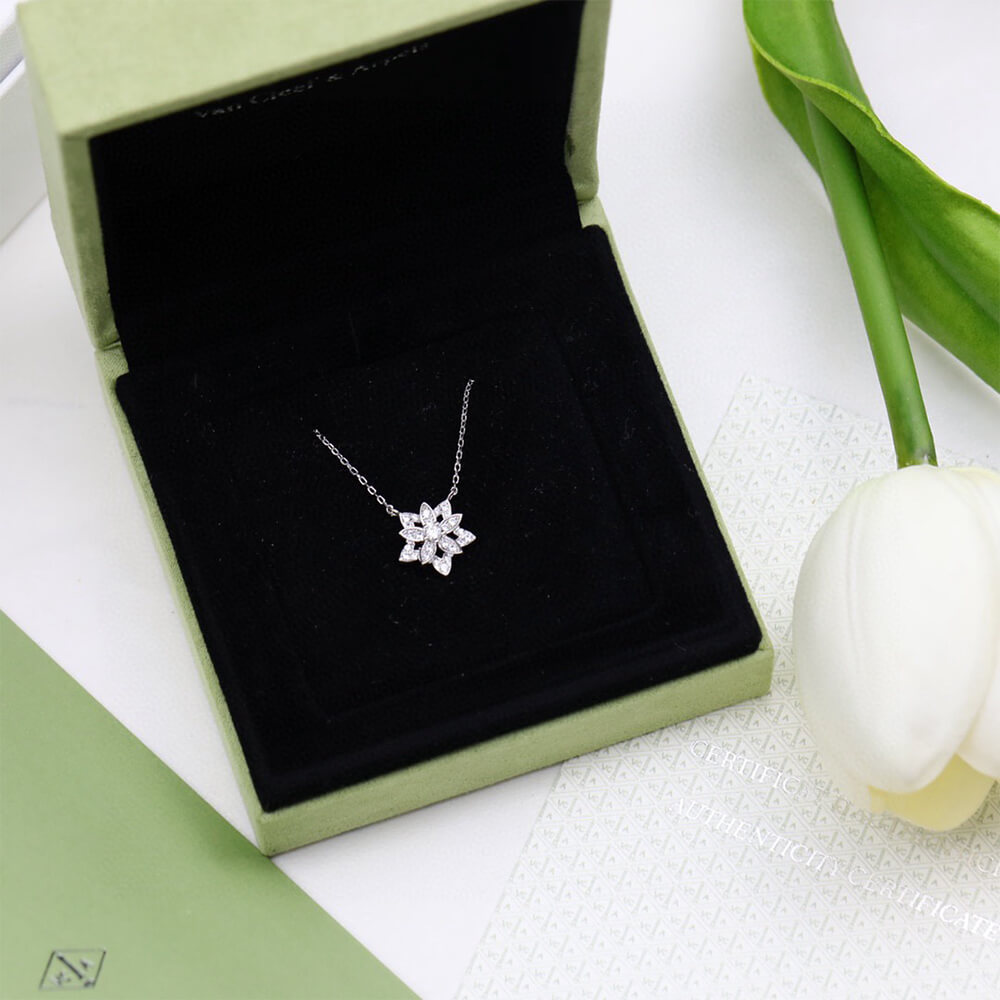 V*n Cl**f & Arpels Lotus openwork pendant mini model