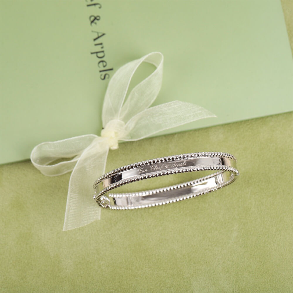 V*n Cl**f & Arpels Perlée Signature Bracelet, medium model