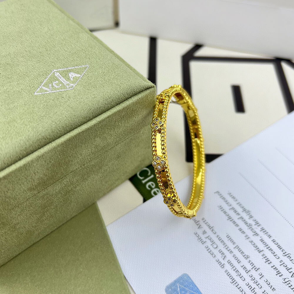 V*n Cl**f & Arpels Perlée sweet clovers bracelet, medium model