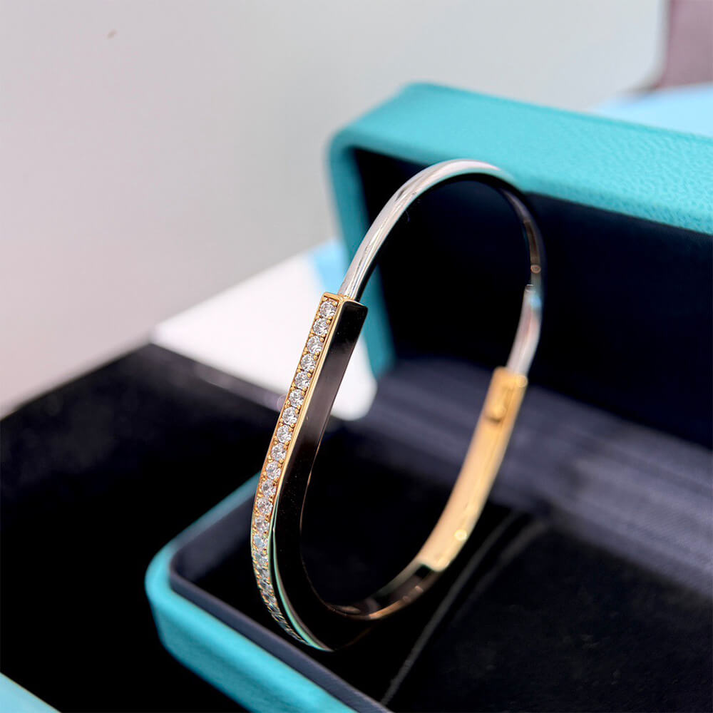 T*f*ny Lock Narrow Bangle