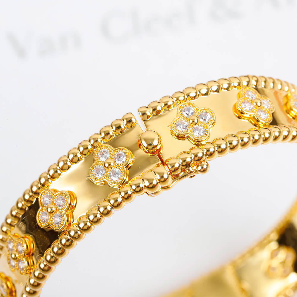 V*n Cl**f & Arpels Perlée clovers bracelet, medium model