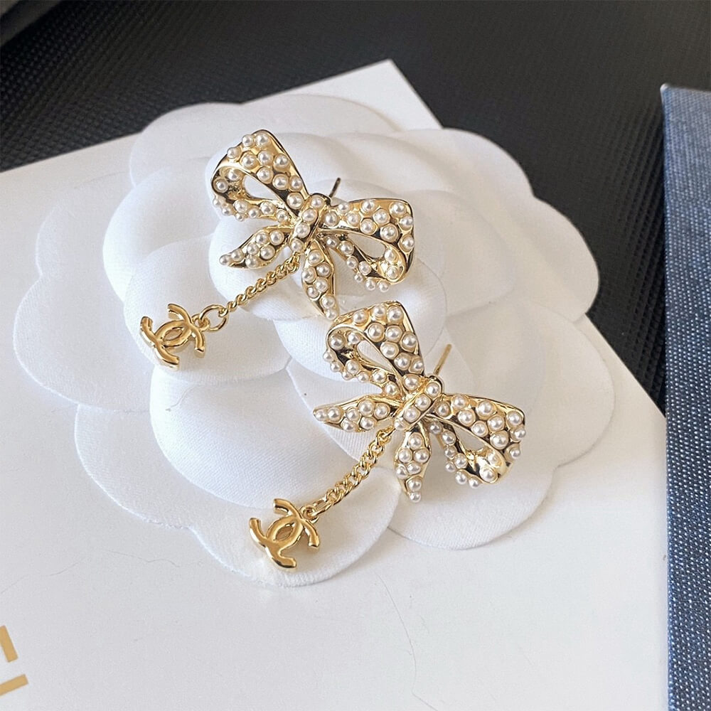 Ch**el PEARL EARRINGS