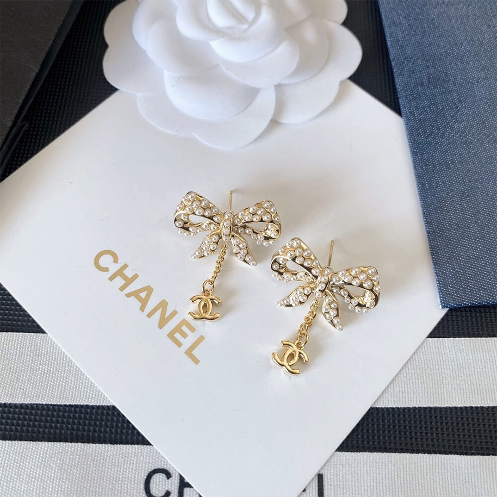 Ch**el PEARL EARRINGS