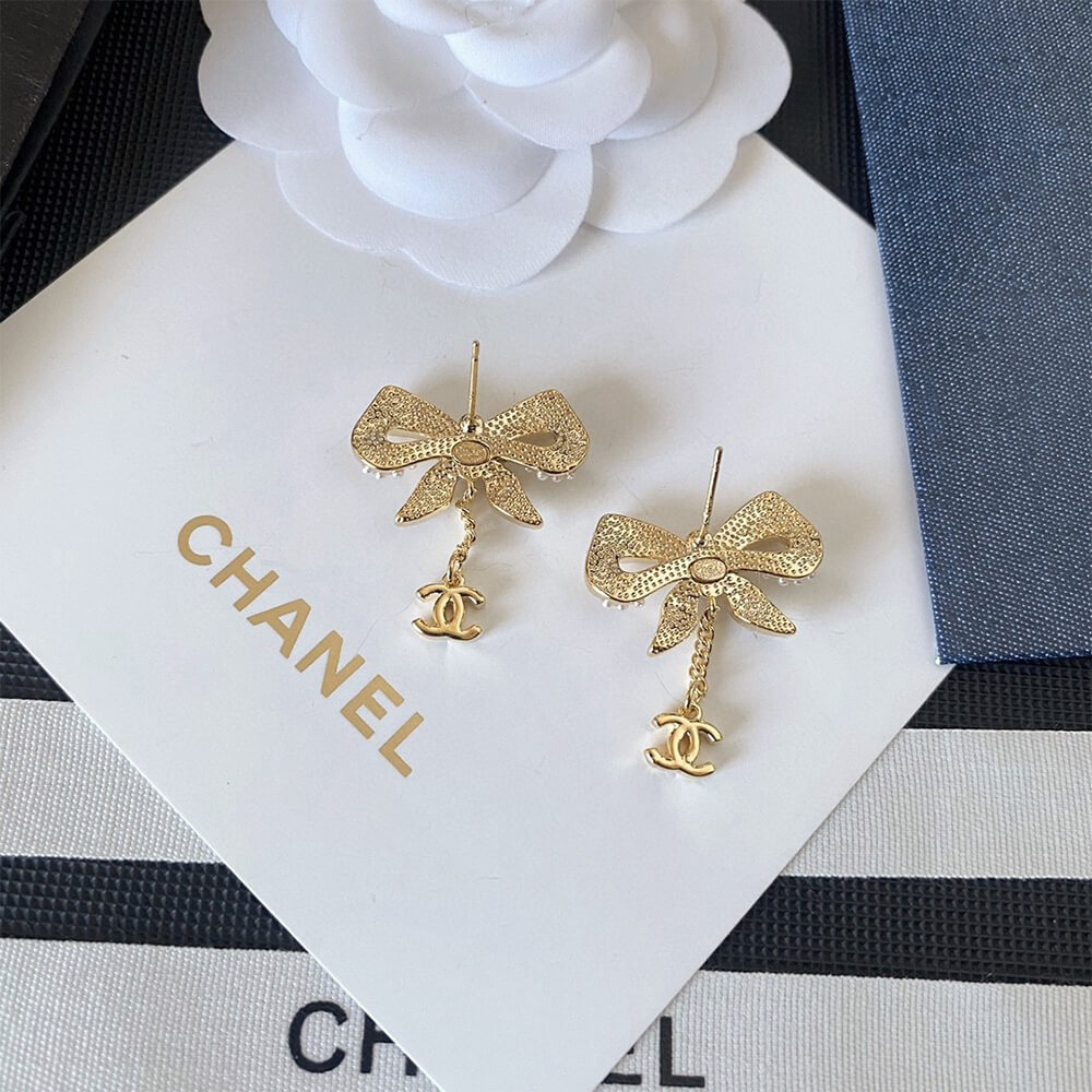 Ch**el PEARL EARRINGS