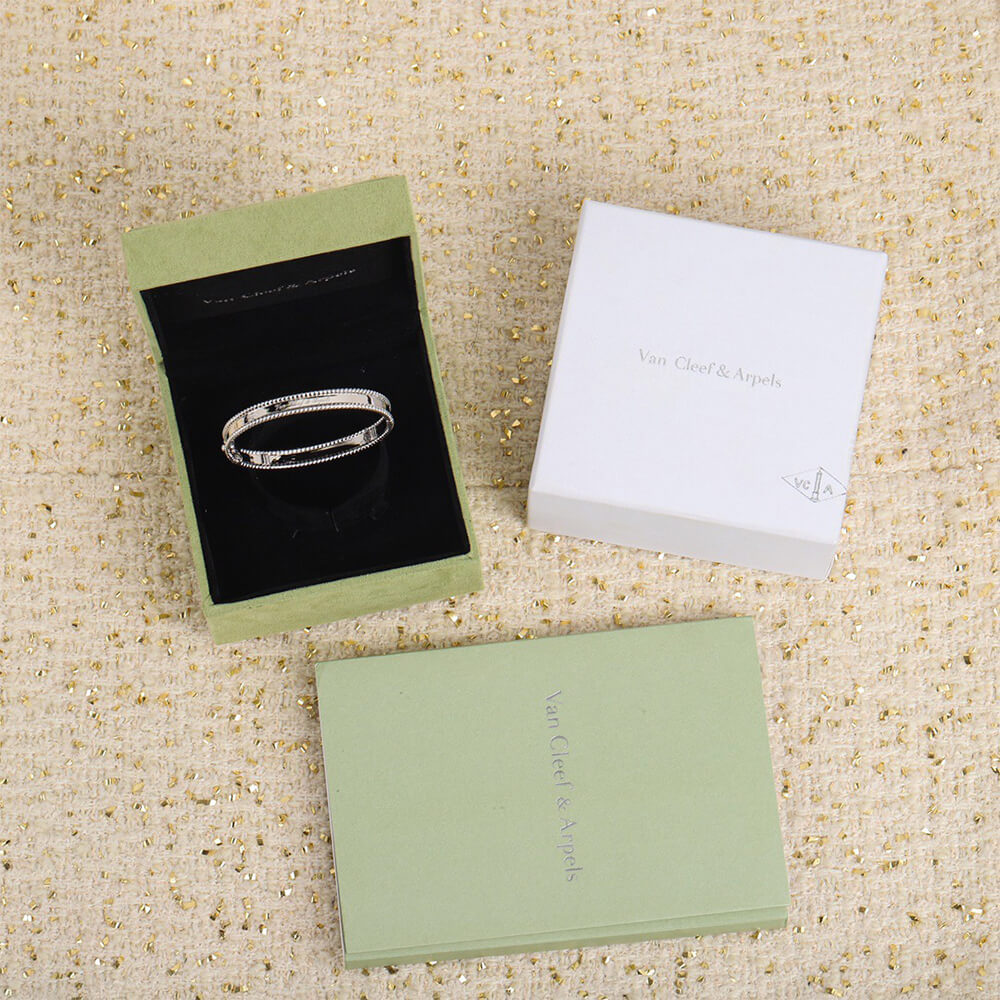 V*n Cl**f & Arpels Perlée Signature Bracelet, medium model
