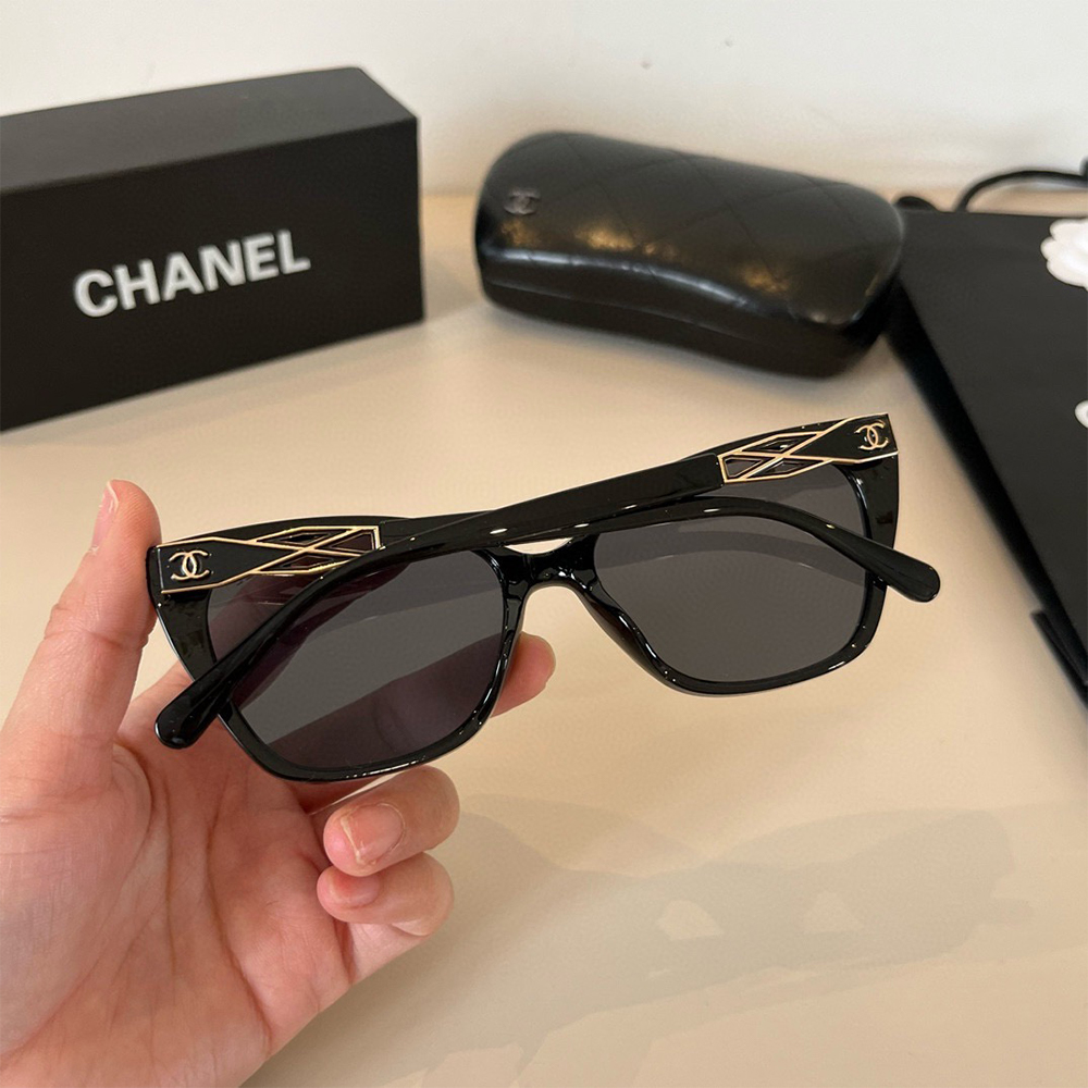 Ch**el SUNGLASSES