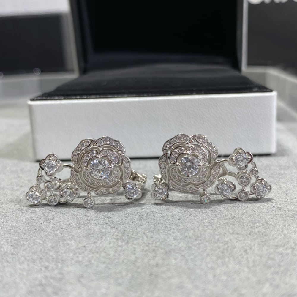 Ch**el BOUTON DE CAM??LIA HANGING EARRINGS