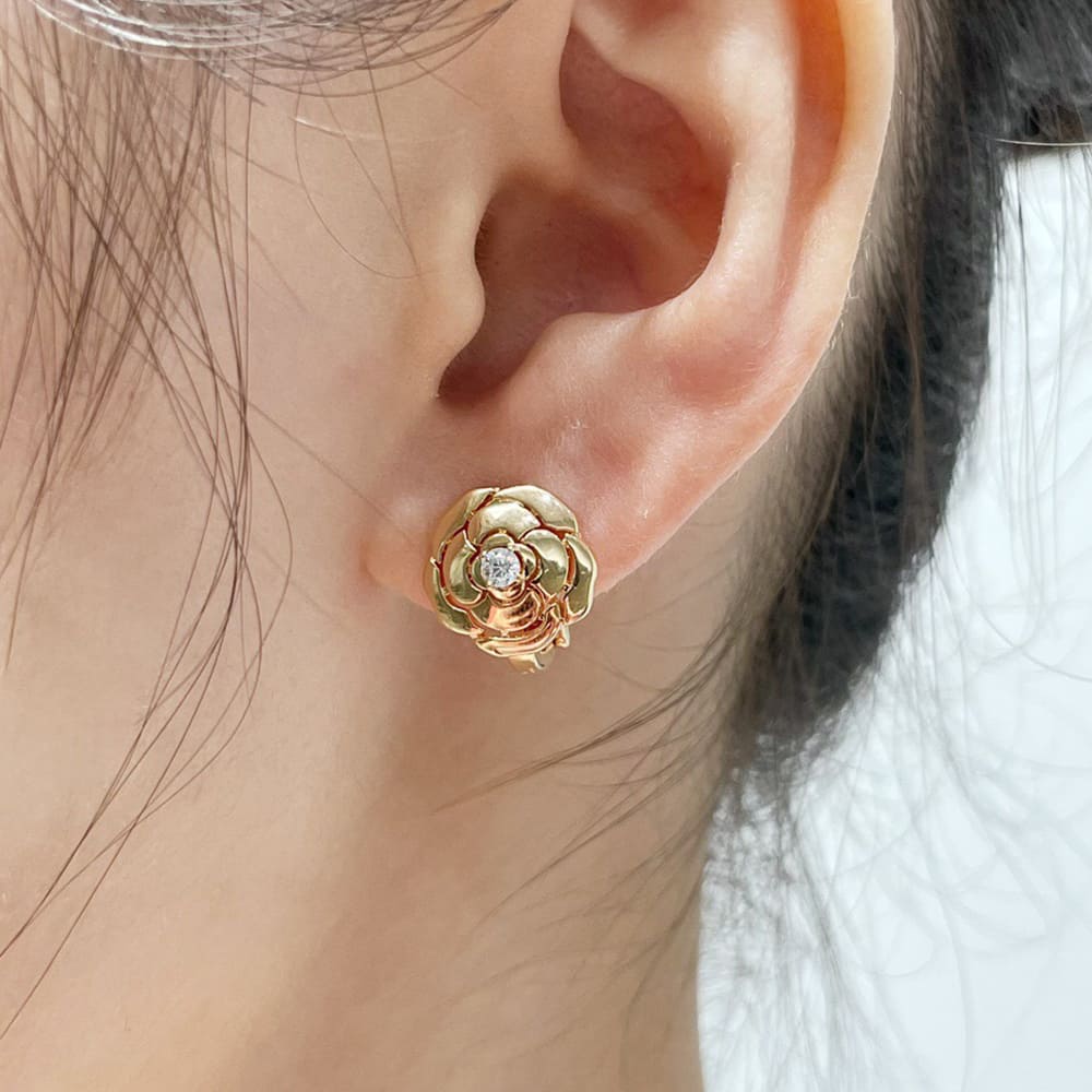 Ch**el BOUTON DE CAM??LIA EARRINGS