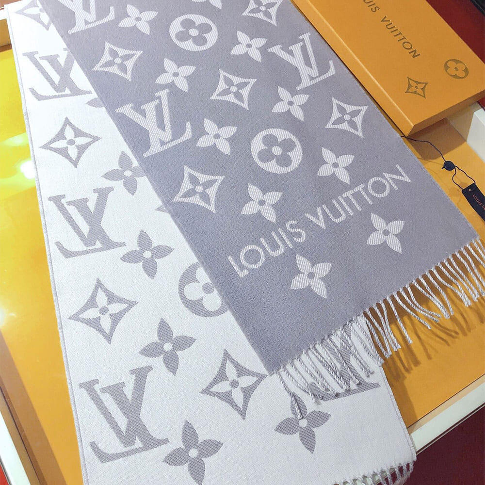 LV  ESSENTIAL Scarf