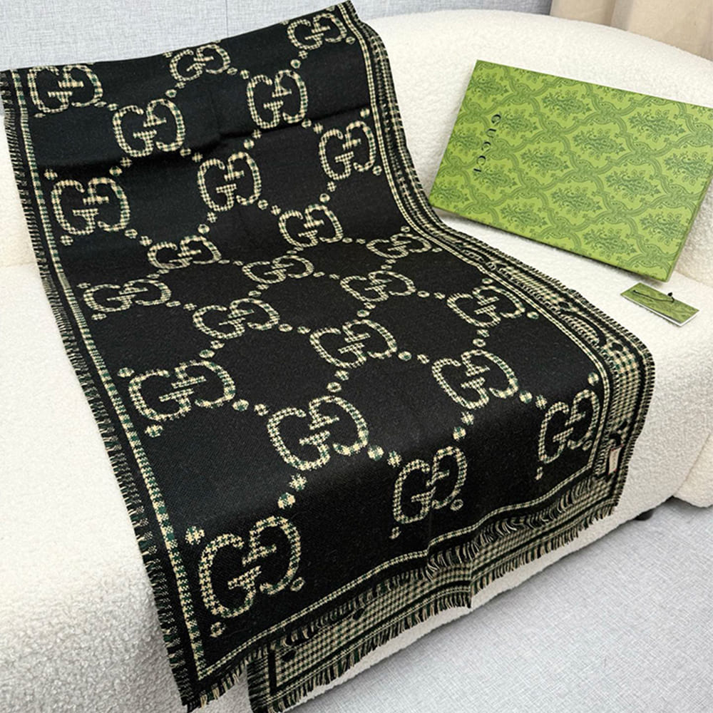 Gvc*1 GG Plaid wool scarf