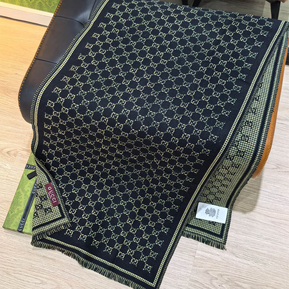 Gvc*1 GG wool scarf