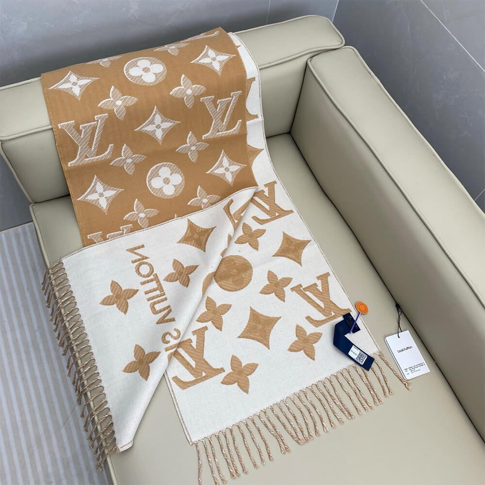 LV Essential Shine Scarf
