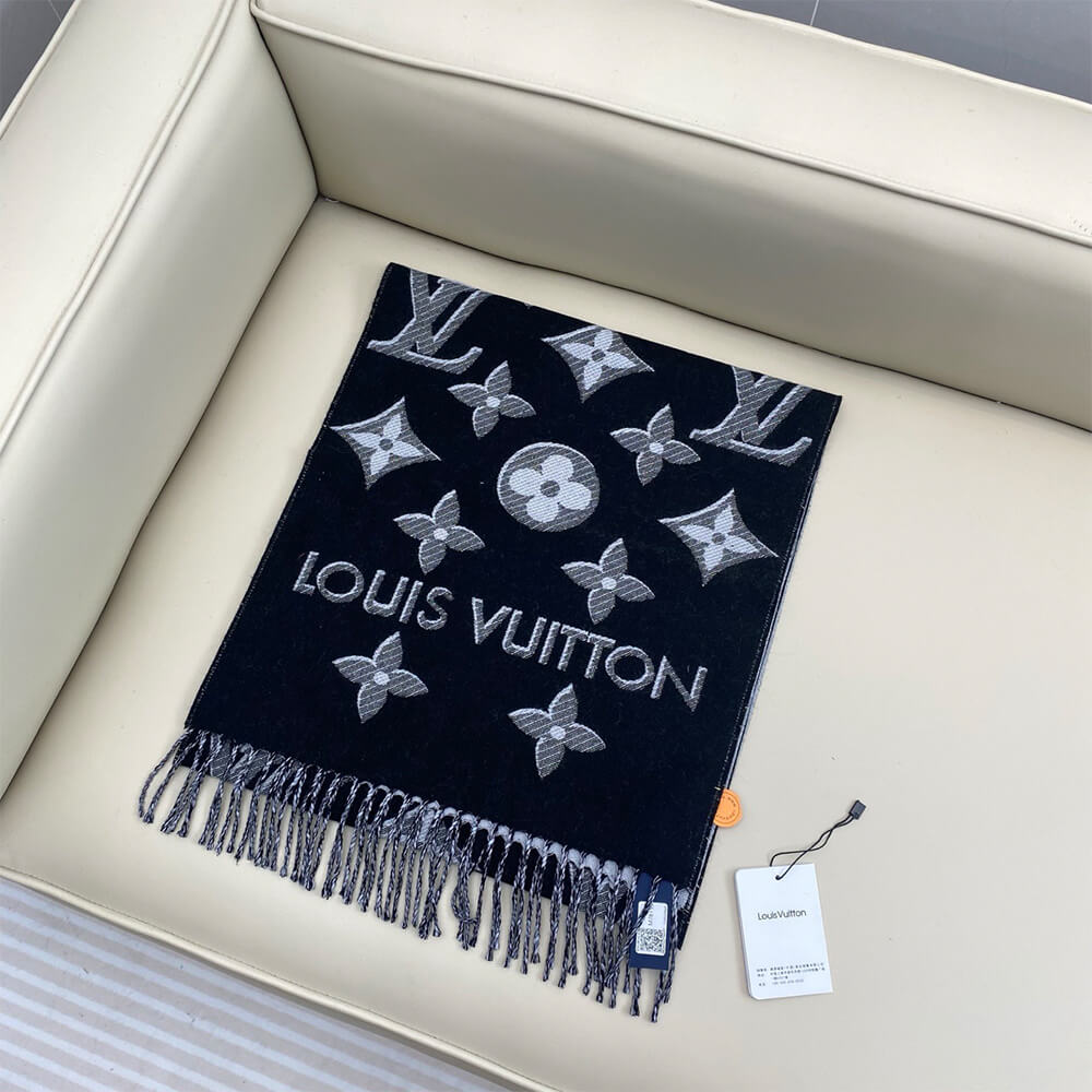 LV Essential Shine Scarf