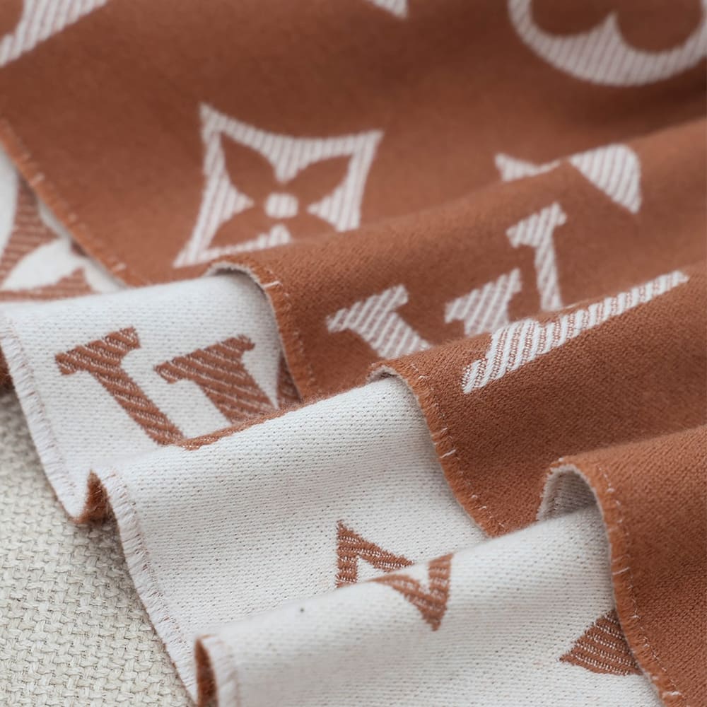 LV  ESSENTIAL Scarf