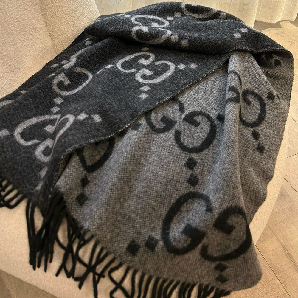 Gvc*1 GG wool jacquard scarf