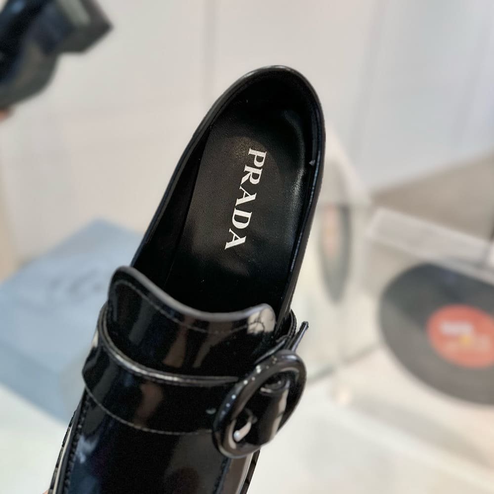 Pra*a loafers
