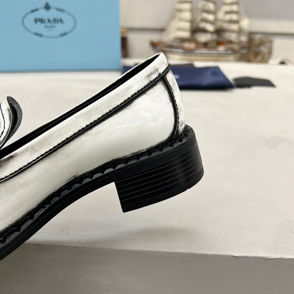 Pra*a loafers