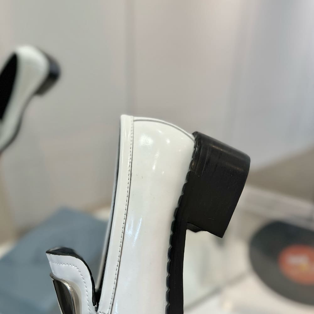 Pra*a loafers