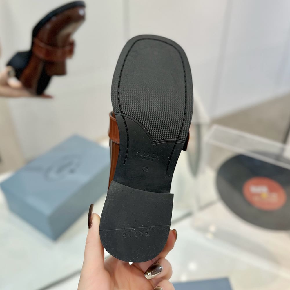 Pra*a loafers