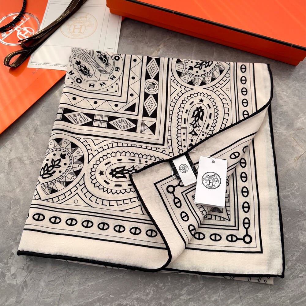 H**me5 Cheval de Coeur Bandana shawl 140