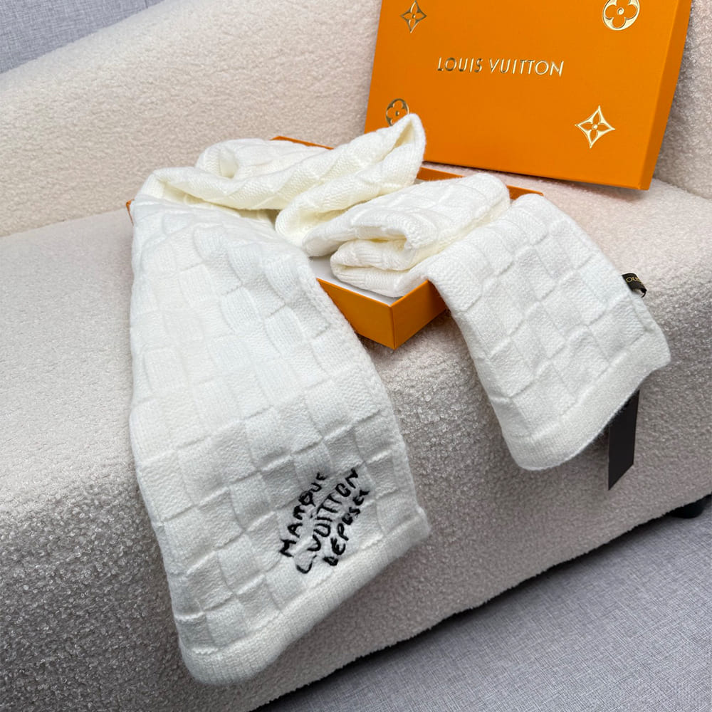 LV Damier Snug Scarf