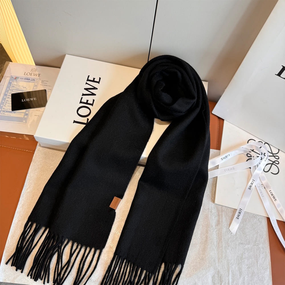 L0ew* Scarf in cashmere