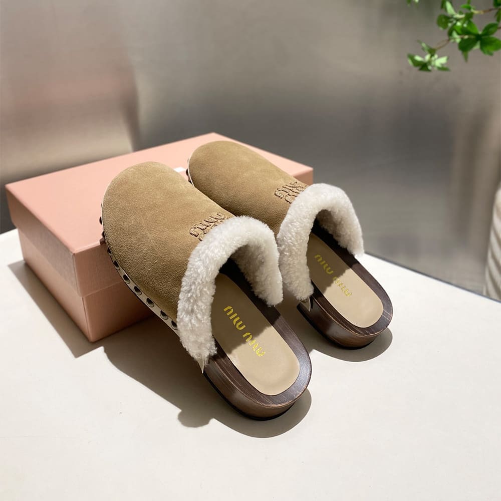 M1um1u Suede clogs
