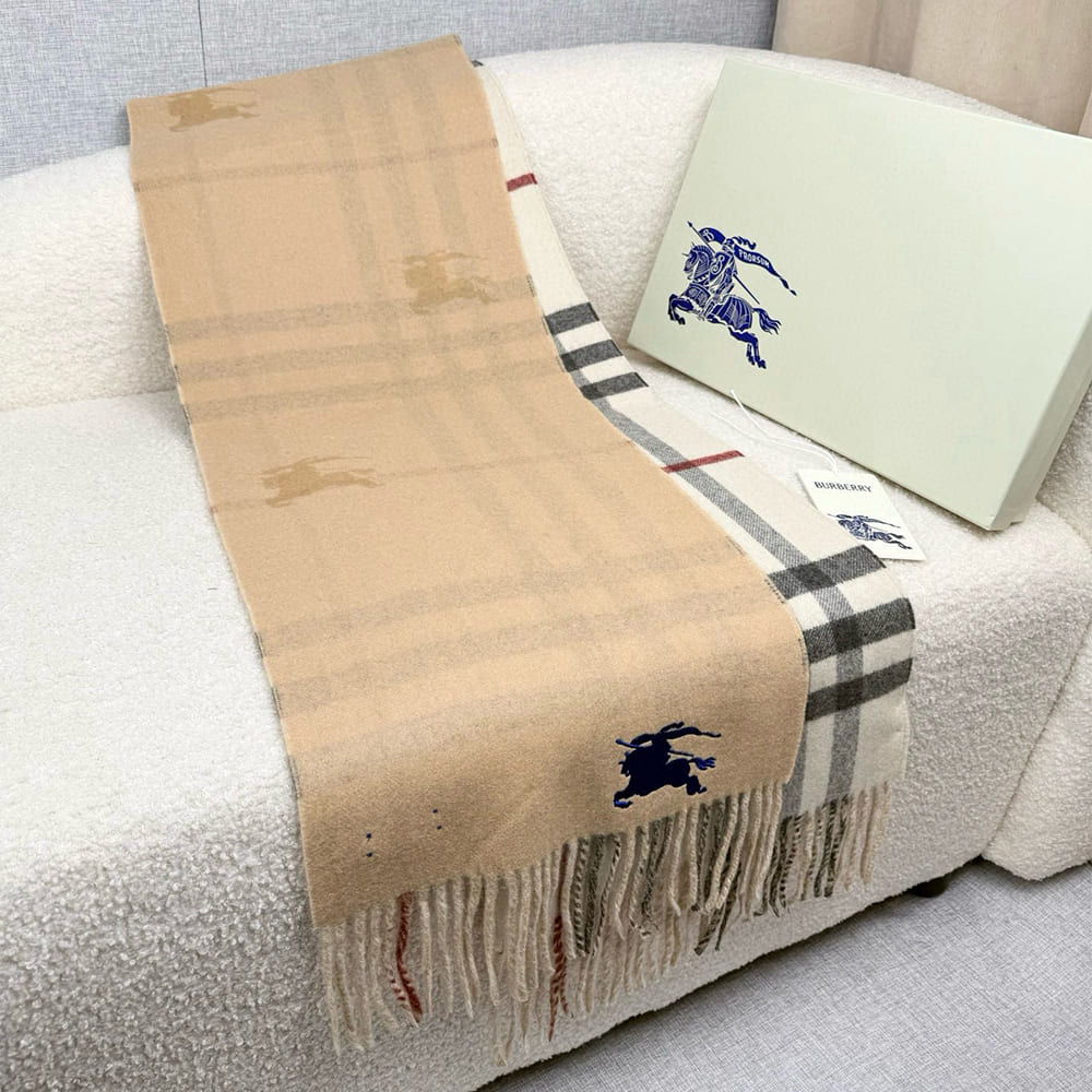Bv*b*rry Scarf