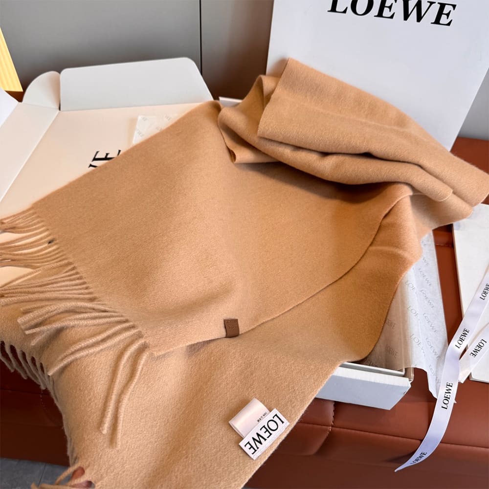 L0ew* Scarf in cashmere