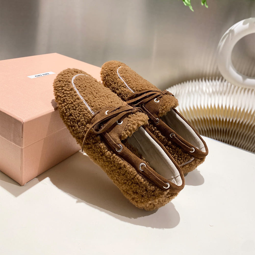 M1um1u Shearing loafers