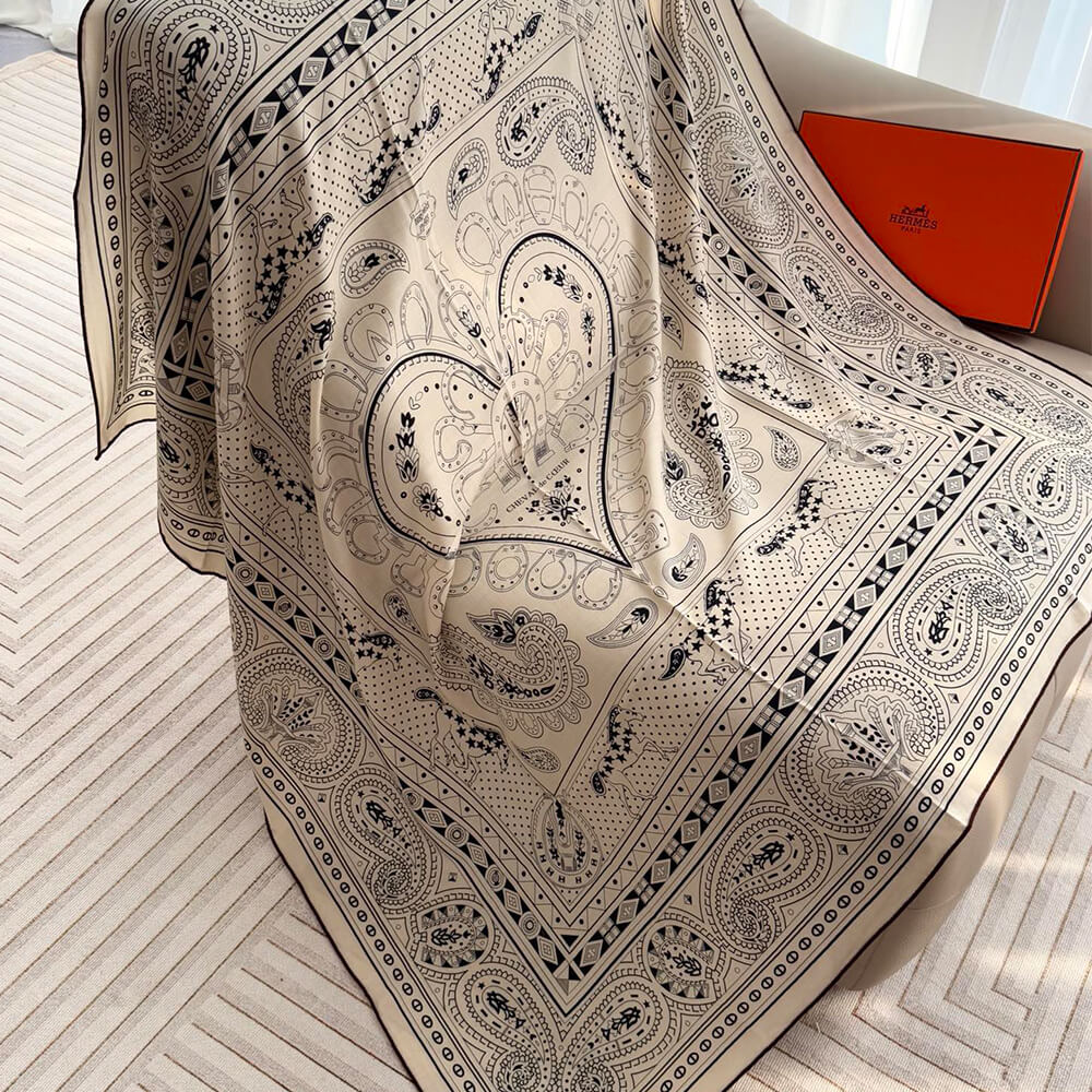 H**me5 Cheval de Coeur Bandana shawl 140