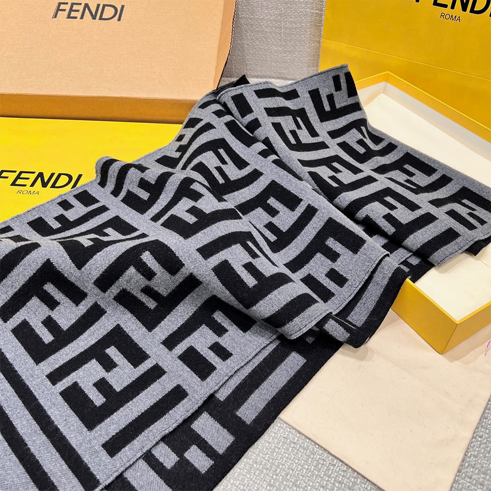 F**di Scarf