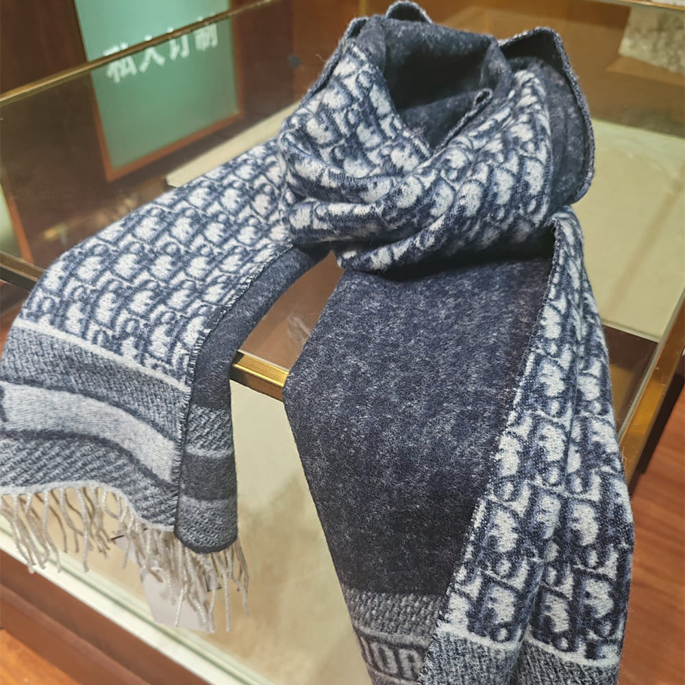 D10r Printed scarf