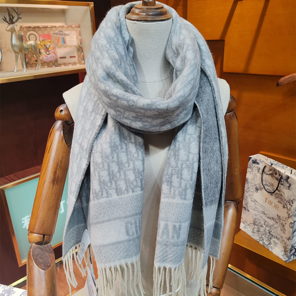 D10r Printed scarf